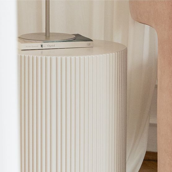 Ermanno oldalsó asztal, 35 cm, szürke-bézs, bordázott