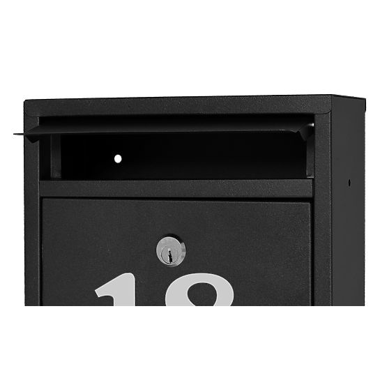 Gustav fekete postaláda feliratokkal