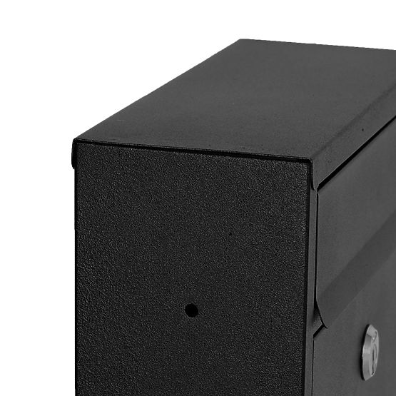 Gustav fekete postaláda feliratokkal