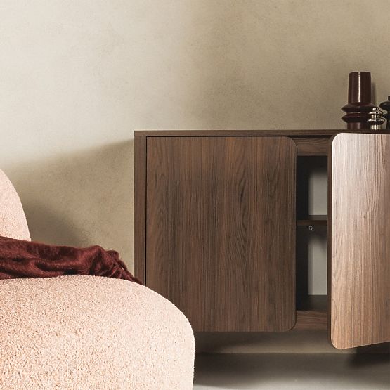 Kétszárnyú Moku komód villa dió színben, lekerekített elülső felületekkel