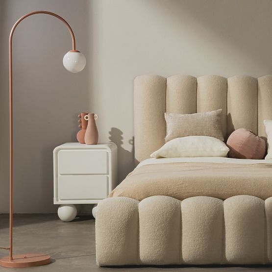 Lauria éjjeliszekrény fehér, lekerekített, golyólábakkal