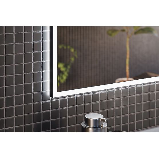 LED tükör keretben