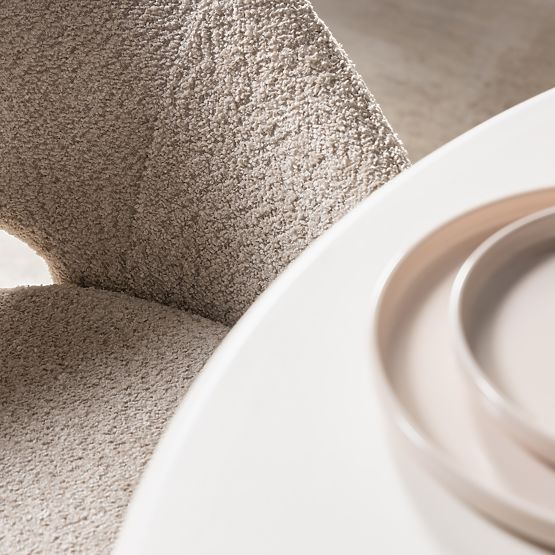 Luigi szék nyílással a háttámlán bézs/fekete lábak