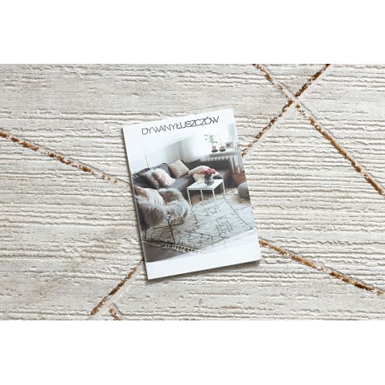 Modern szőnyeg DUKE 51557 krém/arany - Geometrikus, strukturált, nagyon finom, rojtokkal