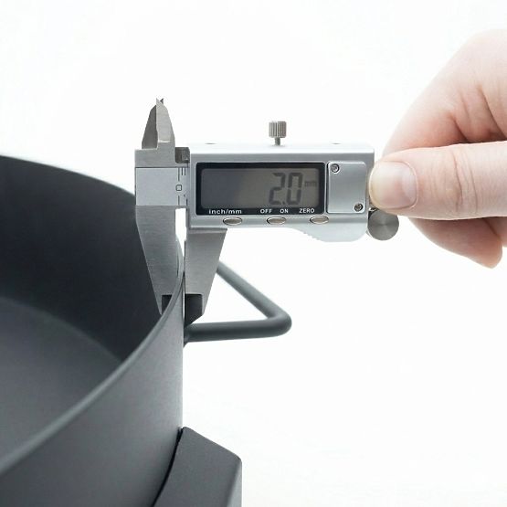 Nagy, masszív kerti öntöttvas tűzrakóhely 60 cm fogantyúkkal, ideális tábortűzhöz