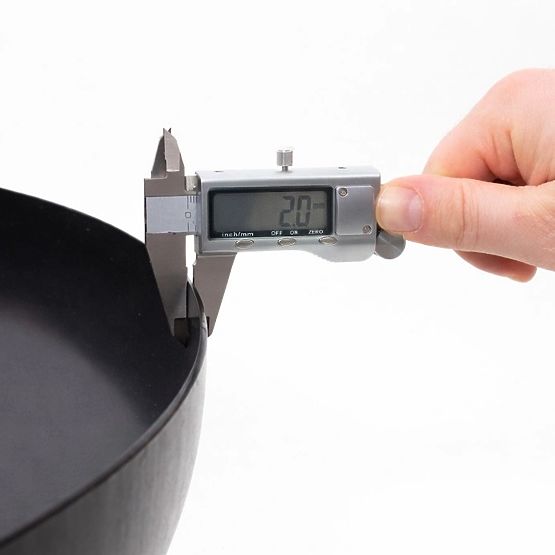 Nagy, masszív öntöttvas kerti tűzrakóhely 60 cm táborozáshoz