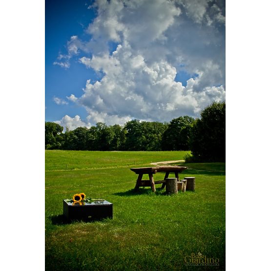 Négyzet alakú asztal fekete technorattanból