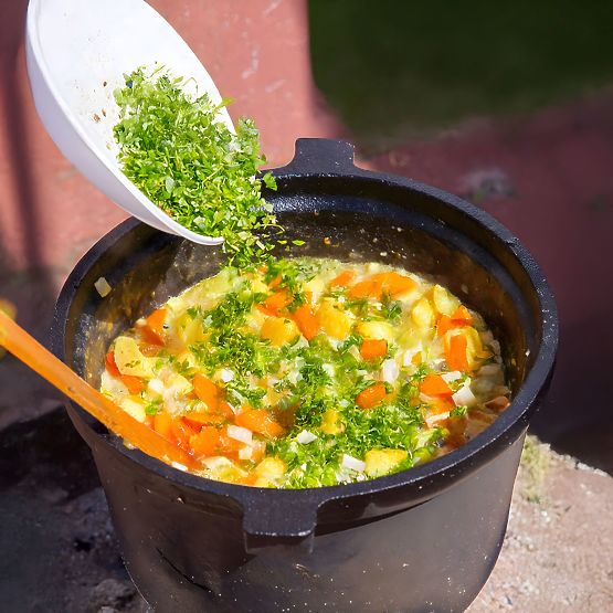 Öntöttvas bogrács KESEL 8 L