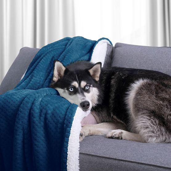 SHLEEPY ágytakaró indigo színben, jacquard mintás, klasszikus stílusú, 130x180