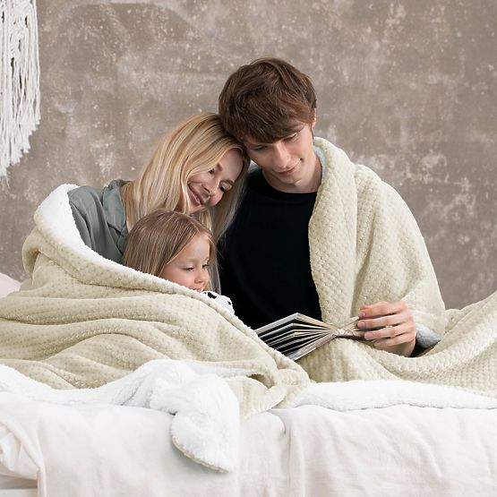 SHLEEPY takaró bézs színben, jacquard mintás, klasszikus stílusú, 130x180