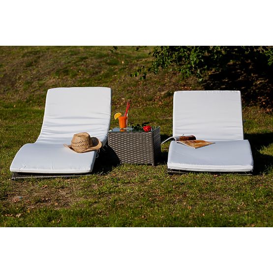 SUCCESSO szürke technorattan napozóágy szett asztallal