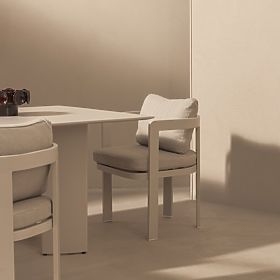 Japori kerti szék alumíniumból, világos bézs, lekerekített