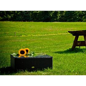 Négyzet alakú asztal fekete technorattanból